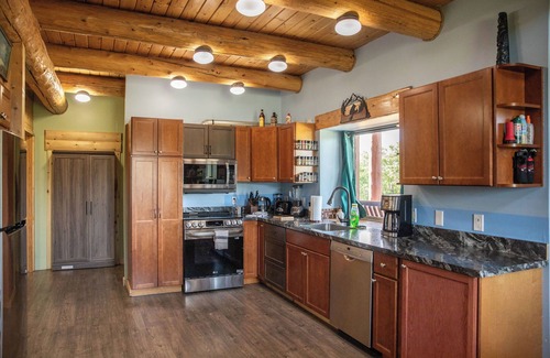 Babb Ski Chalet | Glacier Ridge - Chalet on Divide Ridge overlooking Glacier Park and St Mary Lake