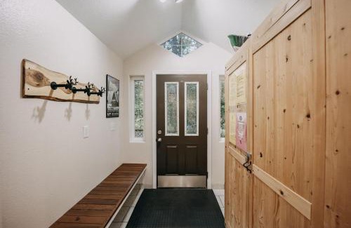 Warnick House | Glacier Springs Cabin 16 - This is a great cottage with an outdoor hot tub