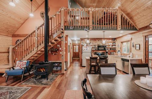 Warnick House | Glacier Springs Cabin 21 - This family home says Cabin in the Country
