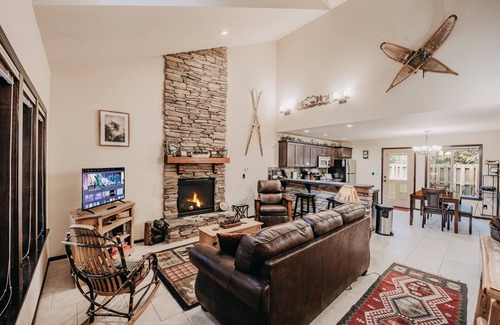 Warnick Cabin | Glacier Springs Cabin 89 Cedar and Log Cabin close to skiing and hiking