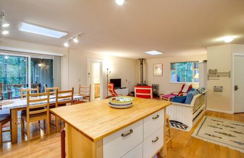 Warnick House | Glacier Springs Cabin - Wood Stove, Hot Tub, WIFI, Sleeps 8