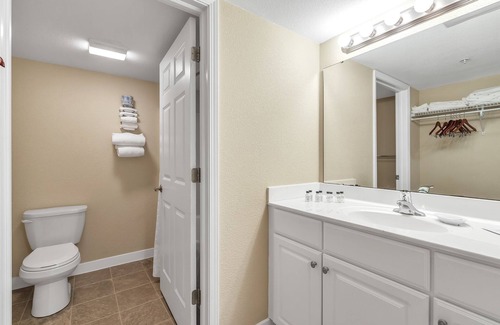 Kelleys Island House | Glacier Suite at Kelley's Island Venture Resort