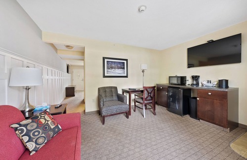 Kelleys Island House | Glacier Suite at Kelley's Island Venture Resort