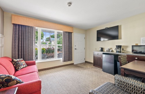 Kelleys Island House | Glacier Suite at Kelley's Island Venture Resort