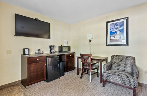 Kelleys Island House | Glacier Suite at Kelley's Island Venture Resort