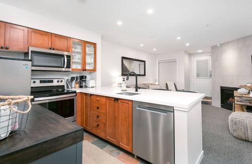 Village North Condo | Glaciers Reach by AllSeason VR
