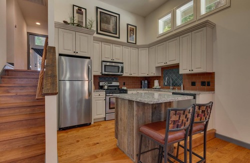 Ridgewood House | Glades Getaway by Tahoe Getaways - Carnelian Bay - Dog OK - Near Hiking/Biking