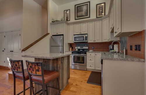 Ridgewood House | Glades Getaway by Tahoe Getaways - Carnelian Bay - Dog OK - Near Hiking/Biking