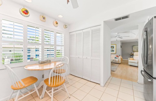 East Naples Condo | Glades Golf & Country Club-Large, Updated 2/2 Condo near Shopping, Beach & Pier