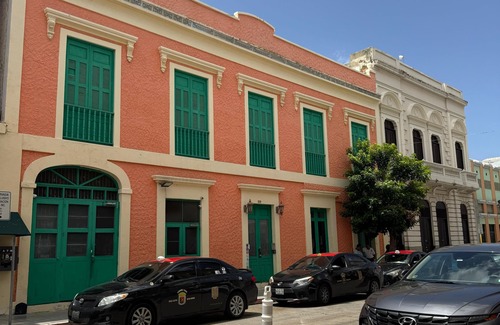 Ponce Centro Apartment | Gladiolas 1104