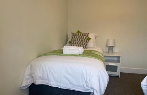 Netley Apartment | Gladstone Apartments by Bluebell Rooms