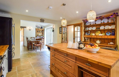Sibford Gower House | Gladstone Cottage - sleeps 8 guests in 4 bedrooms