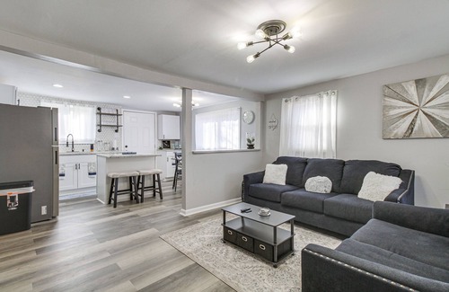 Gladstone House | Gladstone Retreat w/Gas Grill + Fire Pit