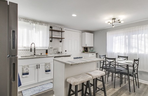 Gladstone House | Gladstone Retreat w/Gas Grill + Fire Pit