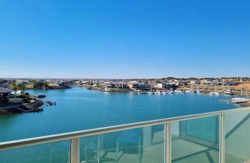 Wallaroo Apartment | Glam Apartment 21