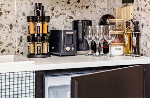 Peckham Apartment | Glam Compact Studio with Chic Kitchenette