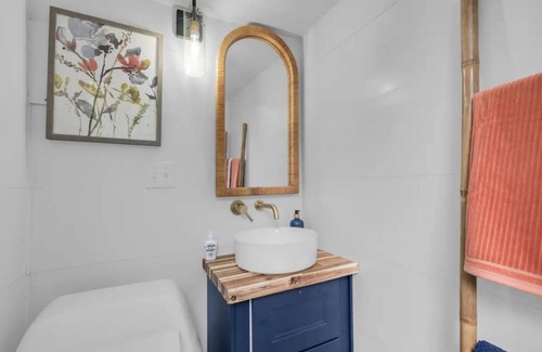 Fort Erie Cabin | Glamming luxury Cabin, forest retreat. Tiny Home