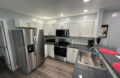 Fulton Apartment | Glamorous 1BR/1.5BA Apartment – Modern Charm with a Touch of Old Hollywood Glam