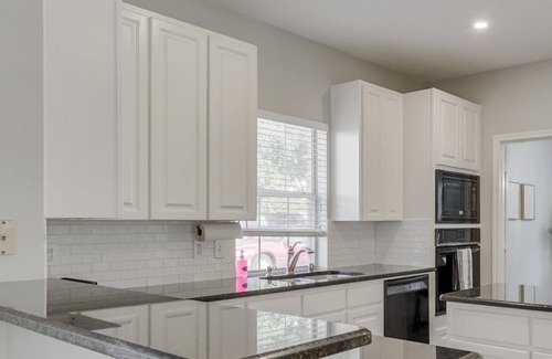 Southwest Carrollton House | Glamorous 4BR Home with Pool, Hot Tub & Grill