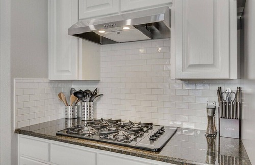 Southwest Carrollton House | Glamorous 4BR Home with Pool, Hot Tub & Grill