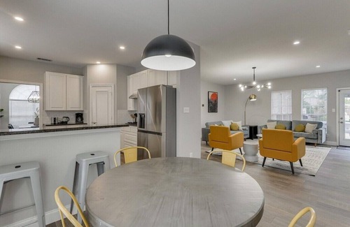 Southwest Carrollton House | Glamorous 4BR Home with Pool, Hot Tub & Grill