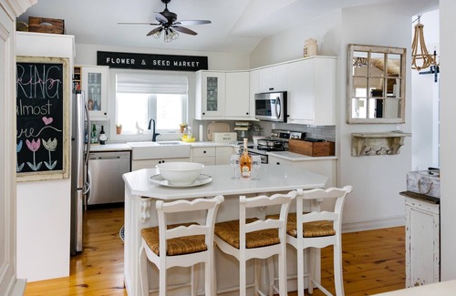 Irondale Cottage | Glamorous and beautifully appointed cottage!