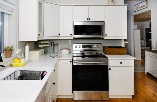 Irondale Cottage | Glamorous and beautifully appointed cottage!
