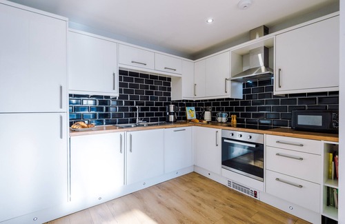 Handsworth Apartment | Glamorous Apartment with Parking in Sheffield