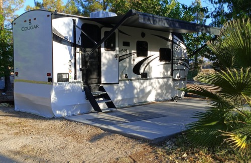 Mojave Desert House | Glamorous camping in a beautiful like new 24' Cougar near Death Valley.
