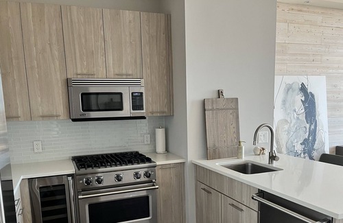 Sheepshead Bay Apartment | Glamorous & Contemporary Oasis Apt in Brooklyn NY!