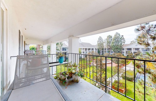 Santa Ana Heights Condo | Glamorous, dog-friendly condo with pool, hot tub & W/D - snowbird-friendly