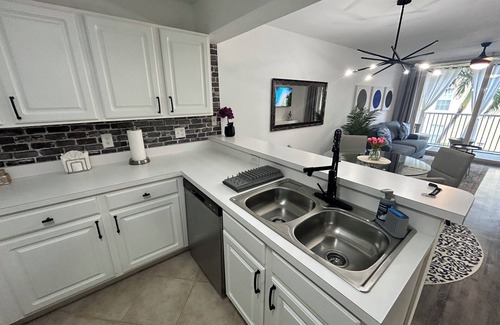 Winkler Apartment | Glamorous Fort Myers Getaway! Condo Resort Style!