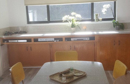 Arden Park Vista House | Glamorous Hidden Gem Central Location 1950's Style