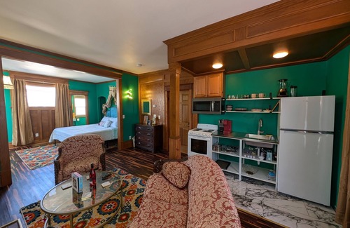 Sturgeon Bay Hotel | Glamorous King bed Suite! RuPaul inspired stylings.