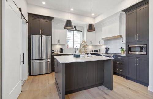Willoughby House | Glamorous, Luxurious & Stylish Family Home, Near Vancouver