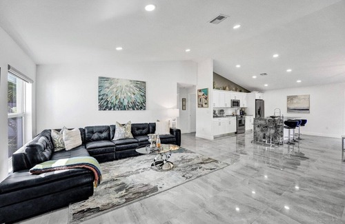 Delray Beach House | Glamorous *New* Home in Delray Beach near The Ave!