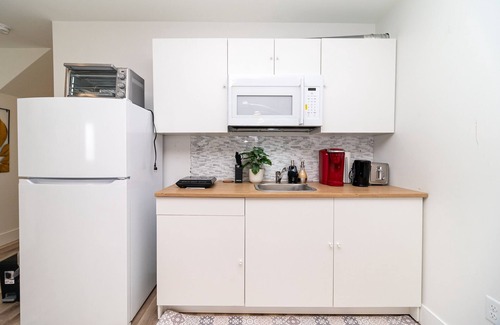 Halifax House | Glamorous new house basement for Business/Vacation travel