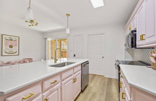 Tyler House | Glamorous Pink Rose of Tyler!