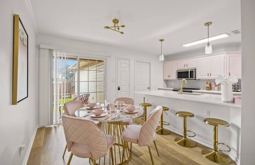 Tyler House | Glamorous Pink Rose of Tyler!