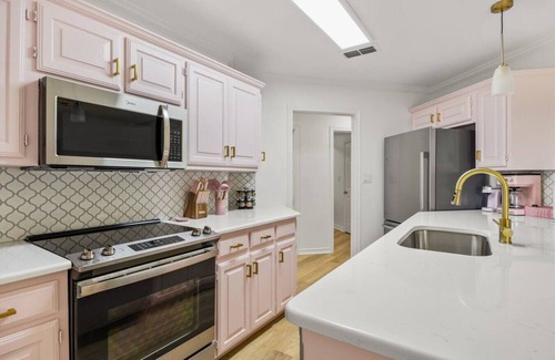 Tyler House | Glamorous Pink Rose of Tyler!