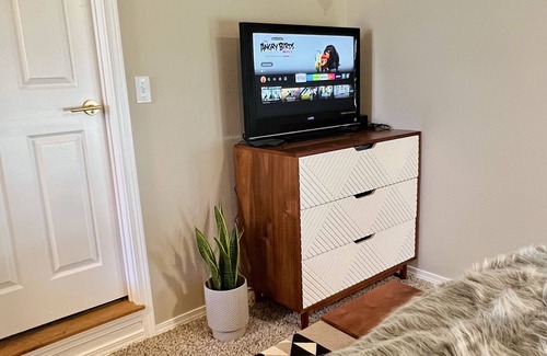 South Westside House | Glamorous PRIVATE SUITE 1BR/BA near Downtown - Self Check