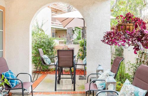 Aliso Viejo House | Glamorous Regal Design Home with Private Patio and Garage