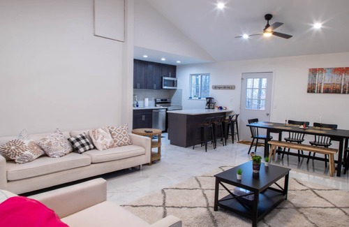 Gouldsboro House | Glamorous Renovated 4bd Pocono House w/Game Room✔