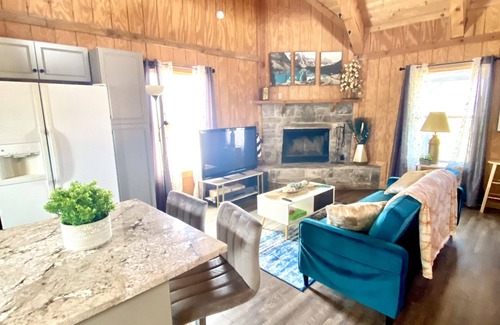 Duchesne Cabin | GLAMOROUS Stylish cabin💫 over 2 acres, beautiful views, sleeps 8, washer & dryer