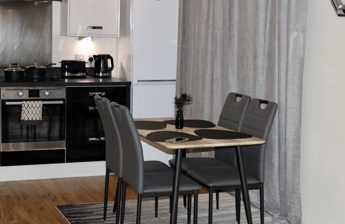 Upper Edmonton Apartment | Glamorous two bed flat