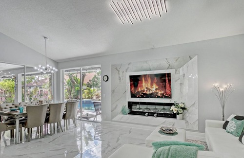 Greenview Shores House | Glamour house with heated pool. Wellington. Fl