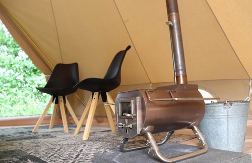 Twijzel House | Glamour Tent in Frisian Woods near Cycling Route