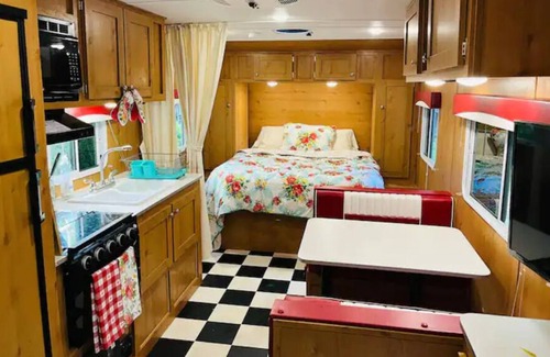 Weaverville House | "Glamper" at Secret Garden of Eden