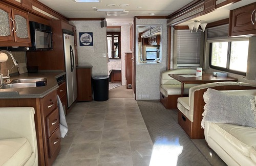 Mayfield House | Glamping at its best-40 ft RV w/full amenities on all-sports lake Traverse City