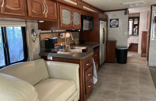 Mayfield House | Glamping at its best-40 ft RV w/full amenities on all-sports lake Traverse City